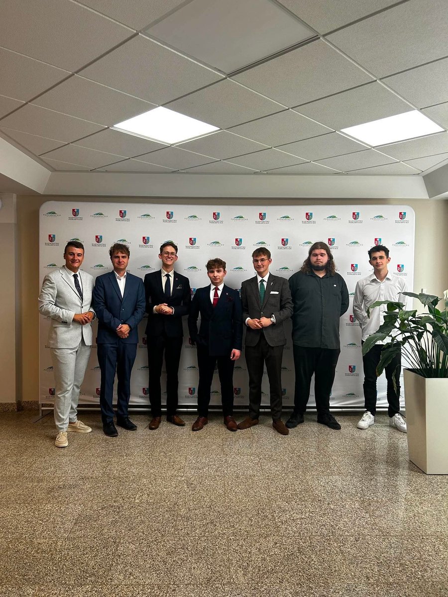 vallbuzik's tweet photo. Wczoraj uczestniczyłem w X sesji Młodzieżowego Sejmiku Województwa Podkarpackiego, reprezentując @MWszechpolska Podkarpacie.

Dziękuję za możliwość udziału oraz za świetną okazję do rozmów kuluarowych. 🇵🇱 https://t.co/8rInmVeU69