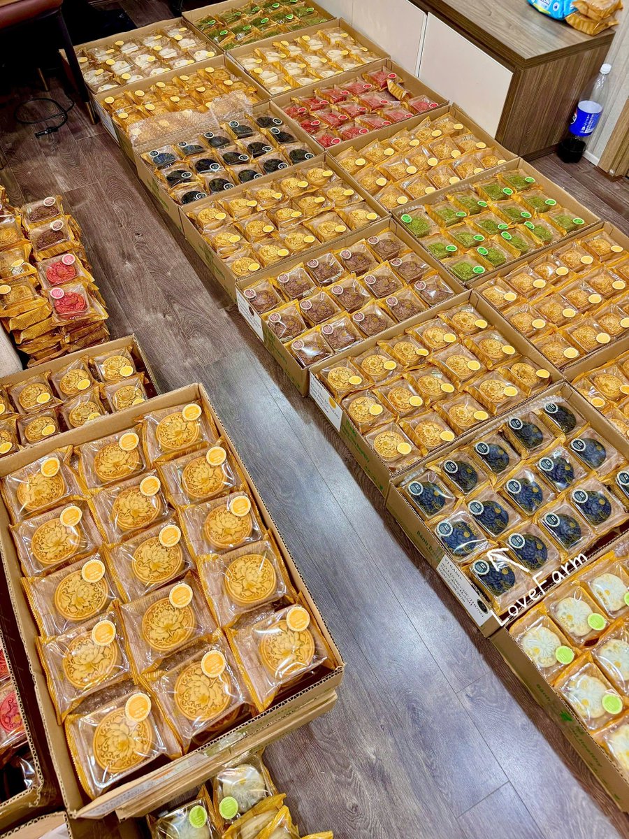 Phamnacanxi's tweet photo. Những chiếc bánh vừa đẹp về hình thức lại heathy,ít ngọt,k đường tinh luyện.
Thành phần có thêm bột nguyên cám,bột rau củ quả,các loại hạt dinh dưỡng tốt cho sk.
Đếm ngược chỉ còn 20 ngày nữa là tới trung thu. Thương mời ce order vị bánh,set quà e xip ạ https://t.co/K0SFYT2XYU