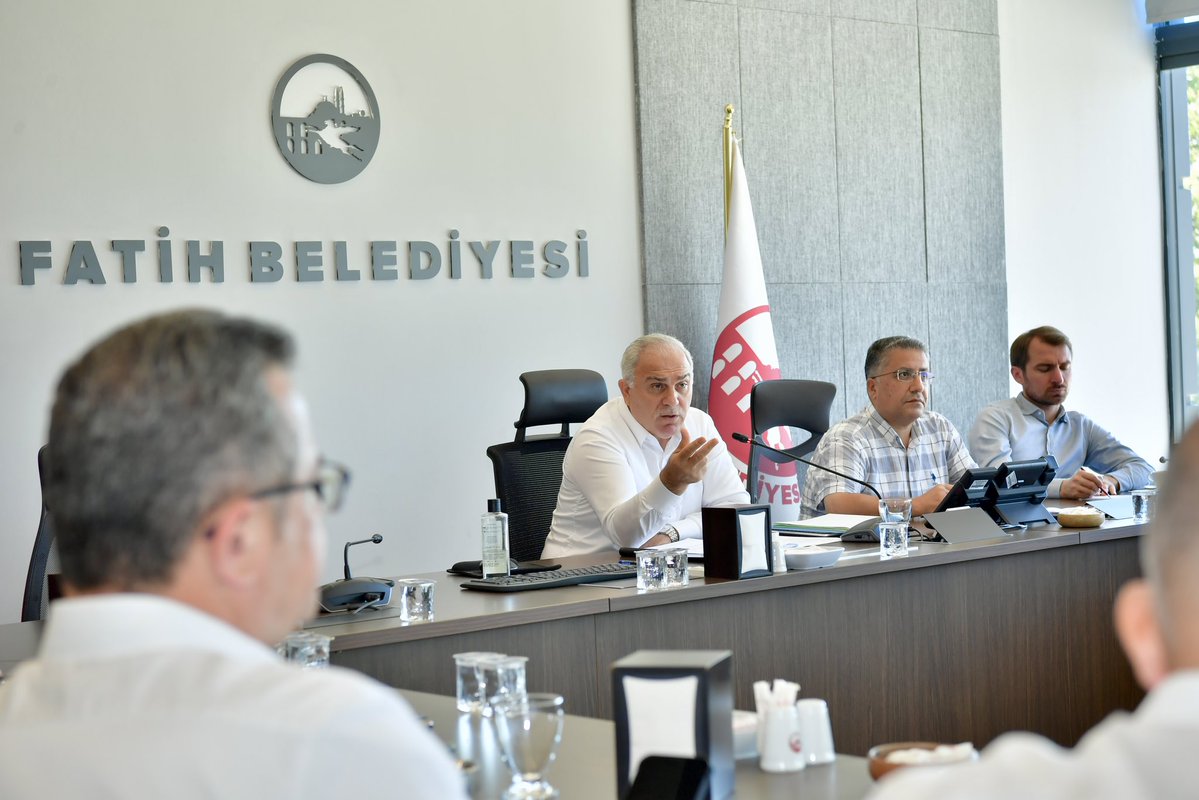 MErgun_Turan's tweet photo. AK Parti Belediye Meclis Üyesi arkadaşlarımızla istişare toplantımızı gerçekleştirdik.

Siyaseti eserle, sözü hizmetle buluşturan anlayışımız doğrultusunda projelerimizi hemşehrilerimizle buluşturmayı sürdüreceğiz.

Birlik ve beraberlik içinde, güçlü bir iradeyle Fatih’imiz için çalışmaya, üretmeye ve yeni eserler kazandırmaya devam.