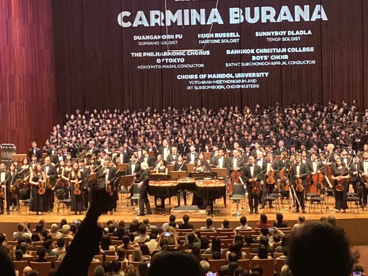 jun_opera's tweet photo. いやー楽しかった。カルミナブラーナ、あんなにステージ上に人がいるとすごいなあと思いました。
あと東京混成合唱団のLEEKのコンダリラを聴くことができて本当によかったです。今合唱こんなことになってるのか…😮 #thaiphil https://t.co/Uk5n2g7d5y