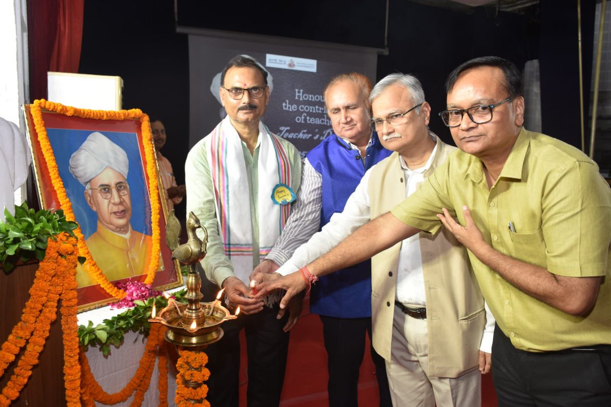 bhupro's tweet photo. Happy Teachers’ Day! 

#TeachersDay celebration at #BHU. 

#BanarasHinduUniversity #SarvepalliRadhakrishnan https://t.co/QAMnrV6QSX