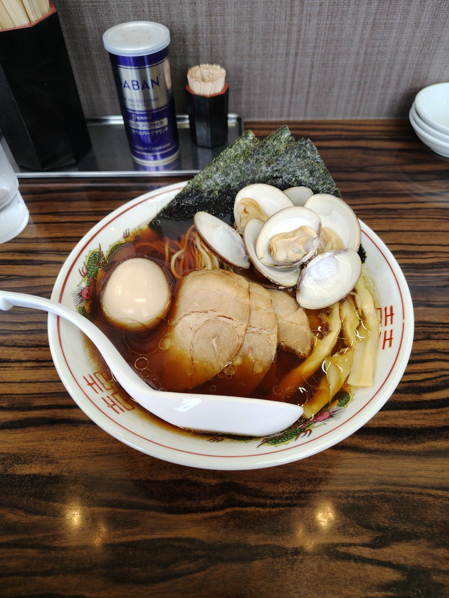 chocomint095's tweet photo. 中華そばわた辺

特製蛤そば

蛤いっぱい入ってて、出汁もきいてて美味しかった https://t.co/mXDXYcqy6y
