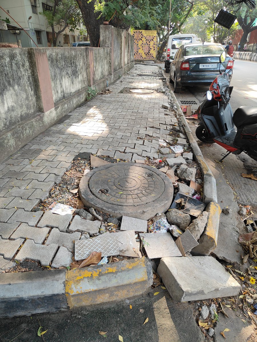 METRajan's tweet photo. @chennaicorp 

Pls fix the platform &amp; cover the man holes properly.

No platform space walk safely.

Location Police Quarters, next to K4 police staion, 6th Avenue 

27Aug26 7:40AM https://t.co/cF6Ka43aGq
