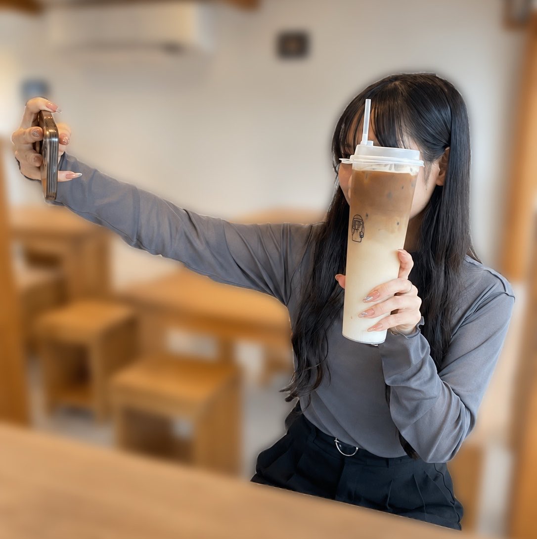 bndn_511's tweet photo. バーイベの合間に行って来た〜☕️🤍
カフェラテめちゃデカで飲み切るの大変やった、、、笑 https://t.co/k5FHQGGQC1