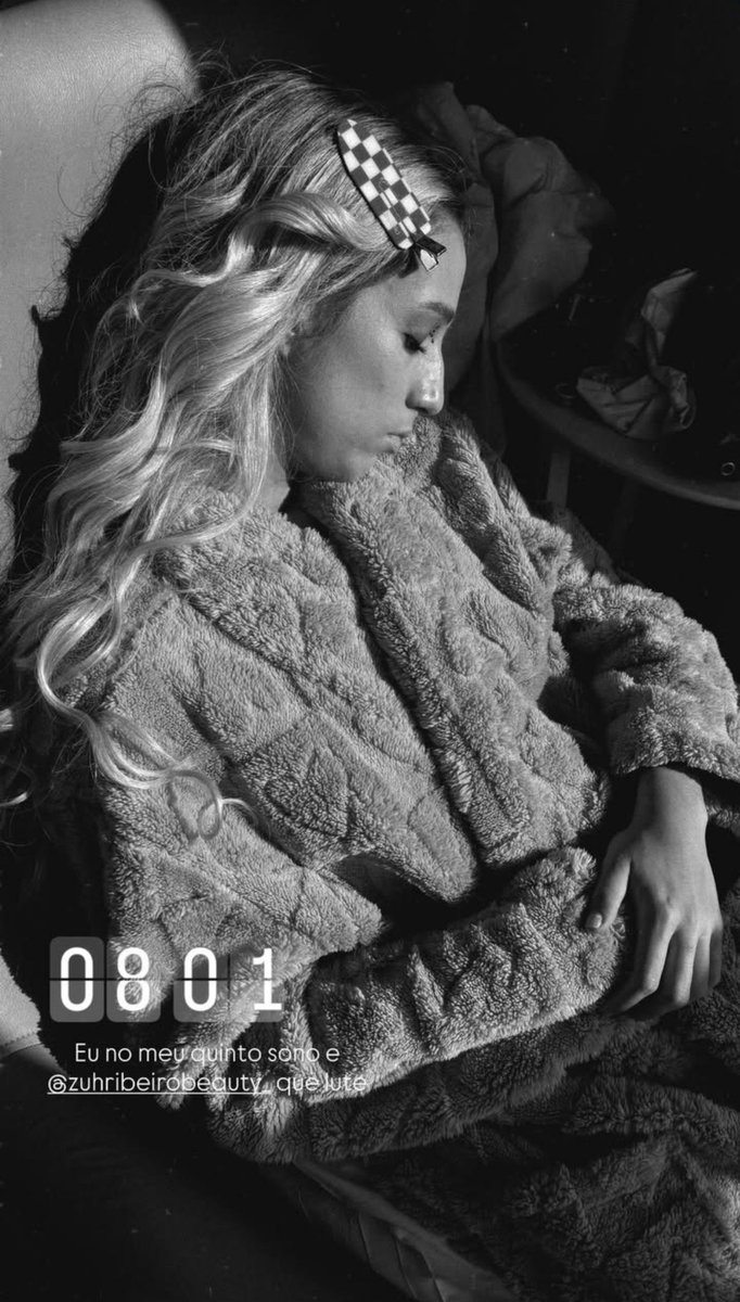 SAGRVERSO's tweet photo. E O DIA JÁ COMEÇOOOOOOOOU 📢

Sami já apareceu nos stories prontíssima pro segundo dia de #RockInRio 🎸

O sono derruba, mas a loirinha não cai ☝ https://t.co/XHGp85C2ey