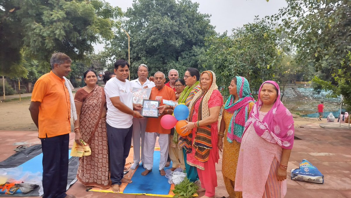 RajeshRathor87's tweet photo. ॐ ।
सभी आदरणीय  शिक्षकगणों को शिक्षक दिवस की हार्दिक शुभकामनाएं एवं बहुत बहुत बधाई 👏 https://t.co/eGu9TMdjyX