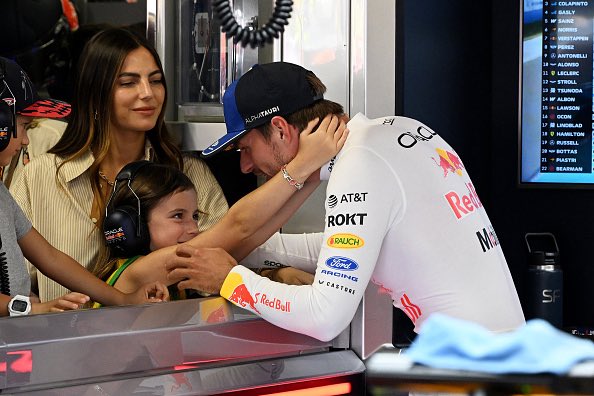 PortalRBRBrasil's tweet photo. A sequência mais fofa que você verá hoje ❤️ Max e P !! https://t.co/v5aJQV4JNo