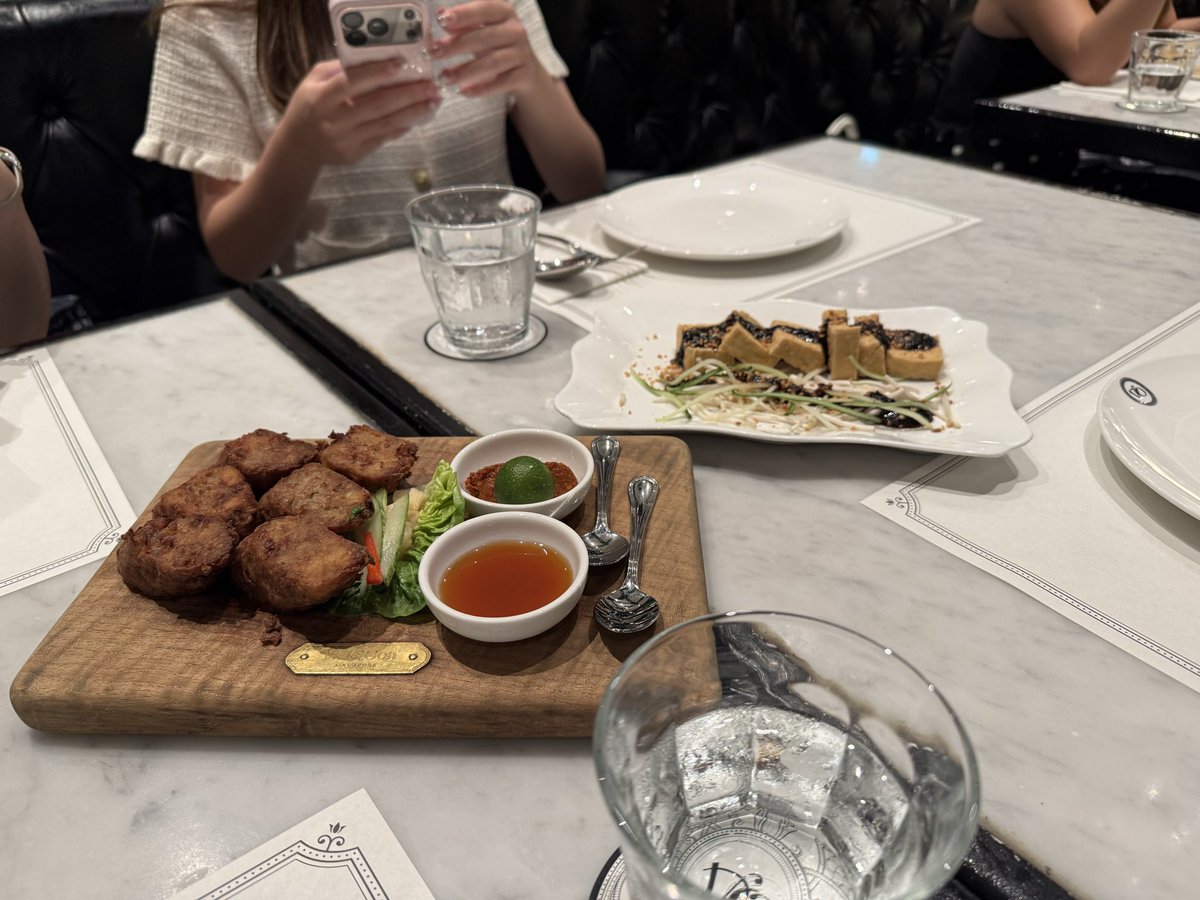 katsu4755's tweet photo. シンガポール料理のレストラン🍽️ https://t.co/y9aTZgWrTx
