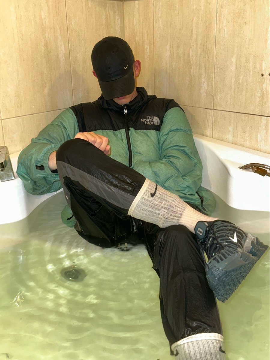 slavic_WAM's tweet photo. Hot bath relaxation in my TNF jacket😈 https://t.co/pyUodlz5s4