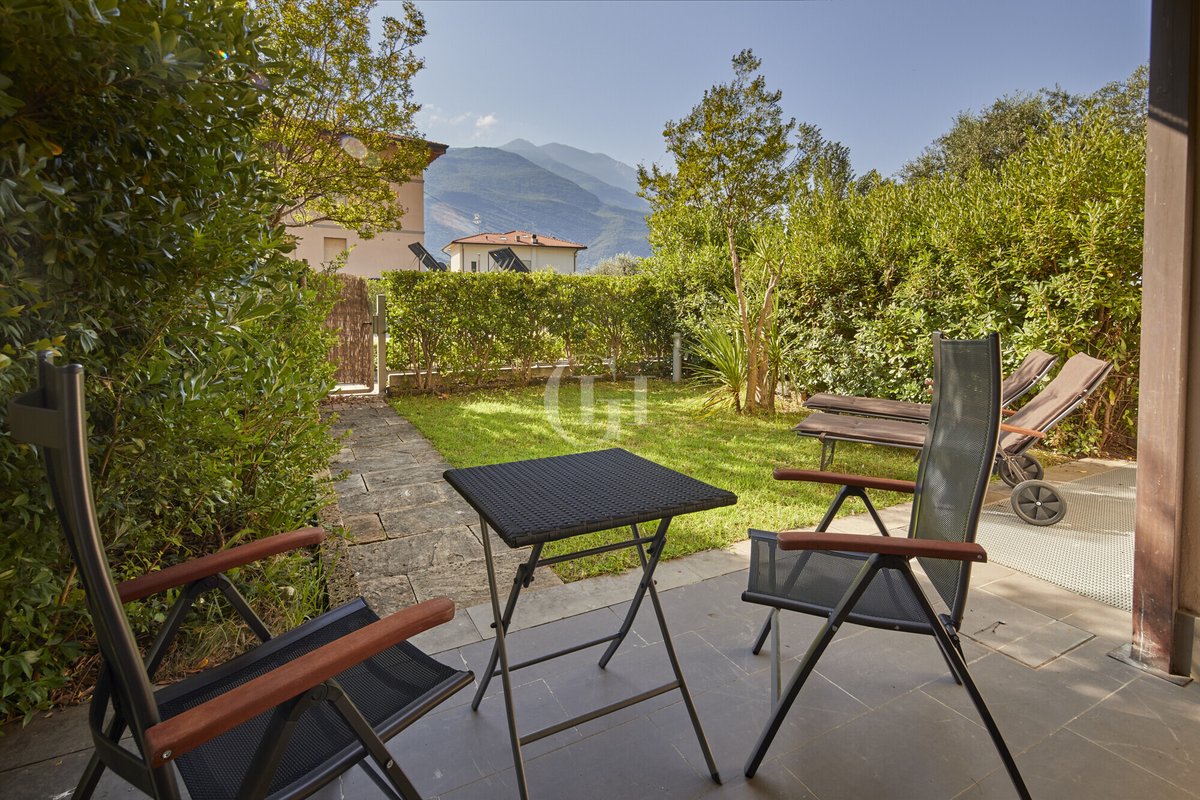 italianhouses's tweet photo. 🏡🌊Elegant #LakeGarda apartment in Arco
🌿56sqm private garden &amp; covered patio
🏖️Just 300m from the beach
🏊Pool, spa, parking &amp; cellar
💶Price On Request
❓Your Lake Garda escape?

https://t.co/gYrUP1bOgs
#PropertyItaly #TrentinoAltoAdige #Trento #Arco https://t.co/a6SaODR2NB