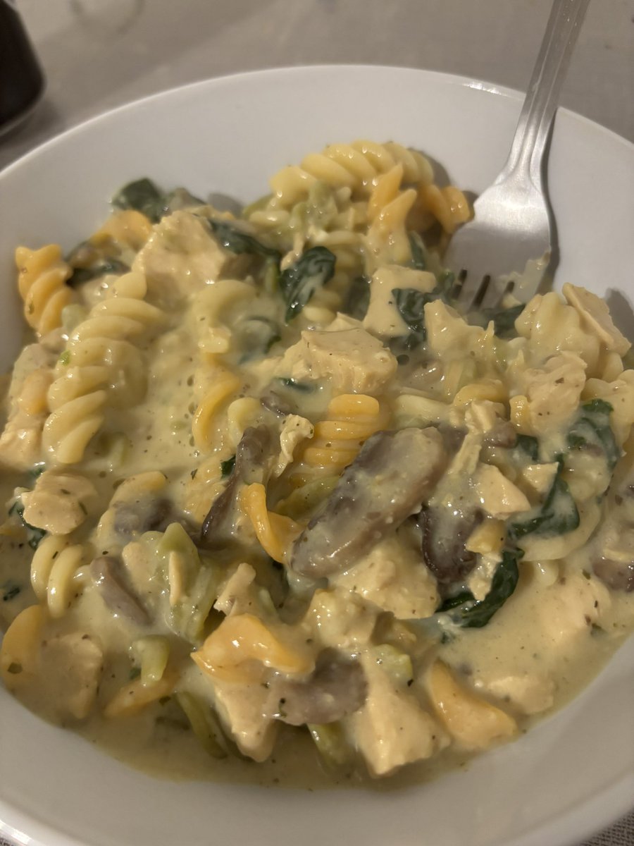 disorderedsyd's tweet photo. 510 cal chicken pasta to break my 20hr fast yippee https://t.co/fWlMkB1J7c