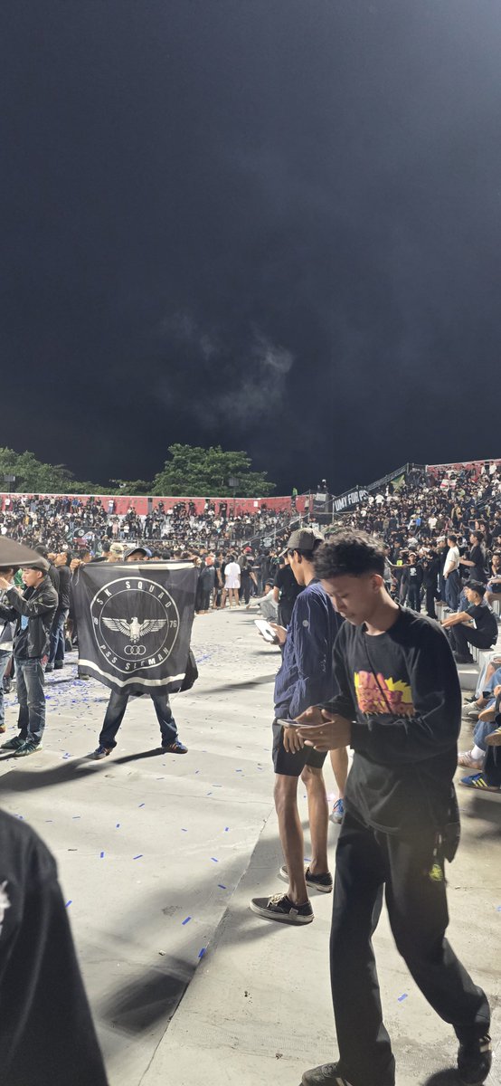 vitasubiyakti's tweet photo. Matur suksma Bali, selamat kembali ke rumah dg selamat PSS Sleman fans 🙏 https://t.co/S9OJ8PvoMv