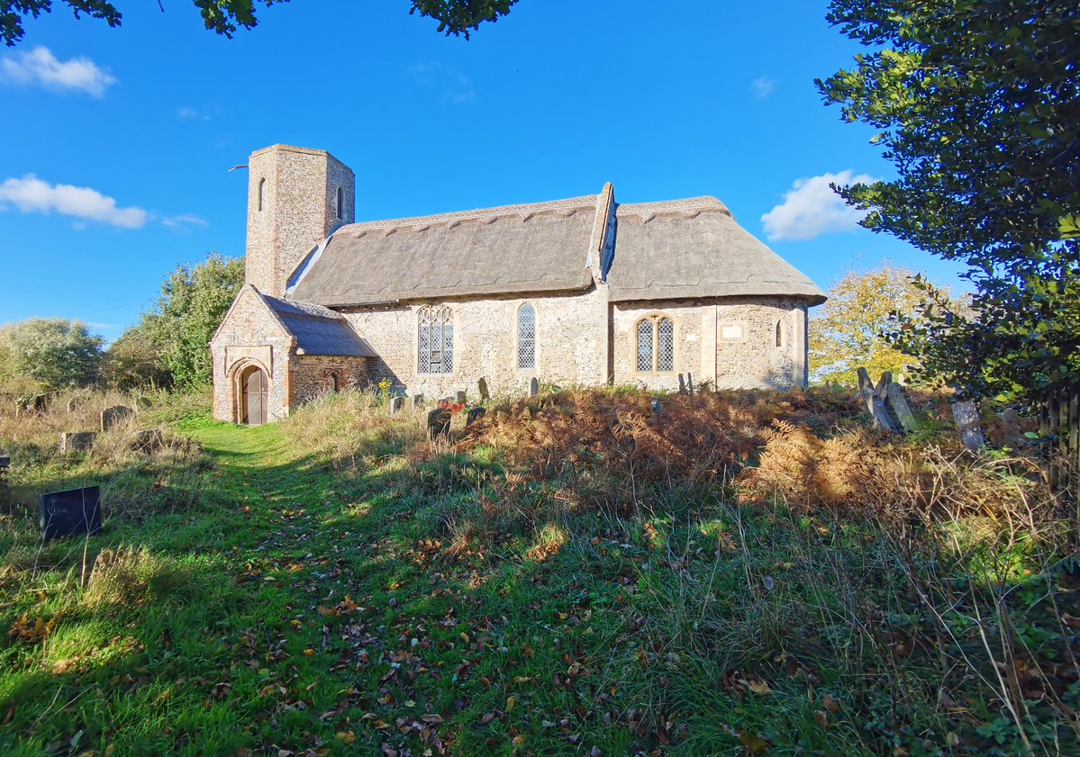 TheSimonKnott's tweet photo. @citruspete @TheCCT Yes, well worth a visit. The setting is a delight, and unlike Hales it isn't near the main road. https://t.co/mLHynHfnoV