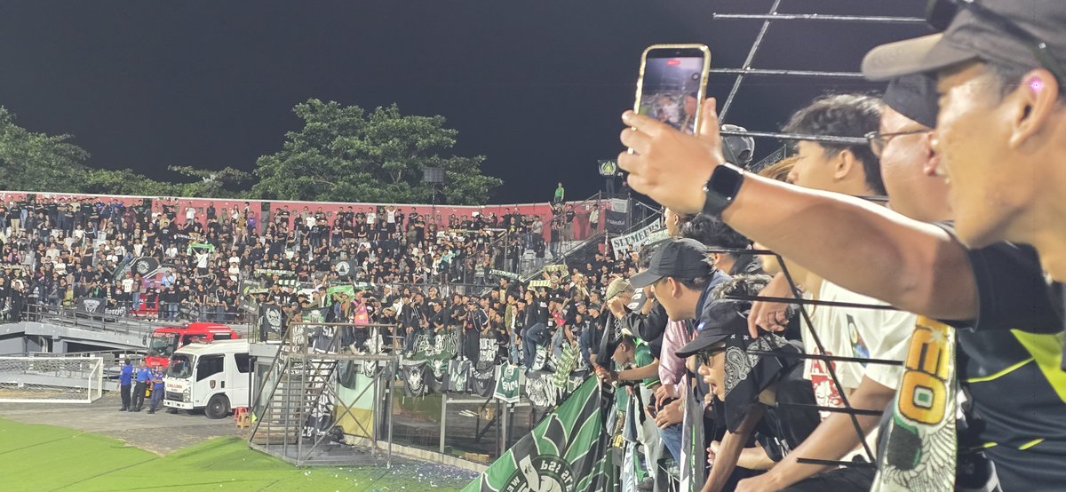 vitasubiyakti's tweet photo. Matur suksma Bali, selamat kembali ke rumah dg selamat PSS Sleman fans 🙏 https://t.co/S9OJ8PvoMv