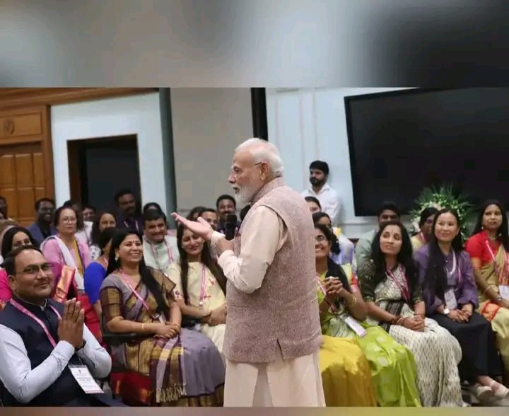 dilsharan_singh's tweet photo. गौरव का क्षण! 🇮🇳📚
माध्यमिक विद्यालय कंजवार के माध्यमिक शिक्षक श्री शैलेन्द्र प्रताप सिंह जी को शिक्षा के क्षेत्र में उत्कृष्ट एवं समर्पित कार्य के लिए राष्ट्रपति पुरस्कार से सम्मानित किया जाना हम सभी के लिए अत्यंत गर्व और प्रसन्नता का विषय हैं 

आपको हार्दिक बधाई एवं शुभकामनाएं https://t.co/XqfKdGuXWh