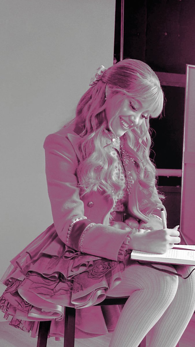 LADYCRAIGH's tweet photo. Pink           /           mini Pink https://t.co/ZzsRszuQtY