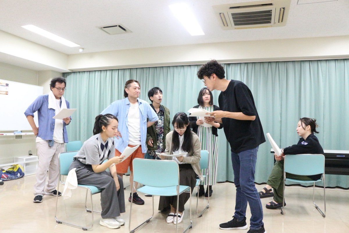 wistroemeria's tweet photo. 日付変わって昨日荒通し稽古が行われました！
初めて点と点が線になりまして全体像が見えてきました♪
そしてA班・B班お互いの手の内を見せ合った瞬間でもあります。
刺激しあいこれから残りの２ヶ月間磨きをかけてより良いものを目指して行きます！

#たきがわ営業中 
#劇団Wistroemeria https://t.co/Ewz9abOmP5