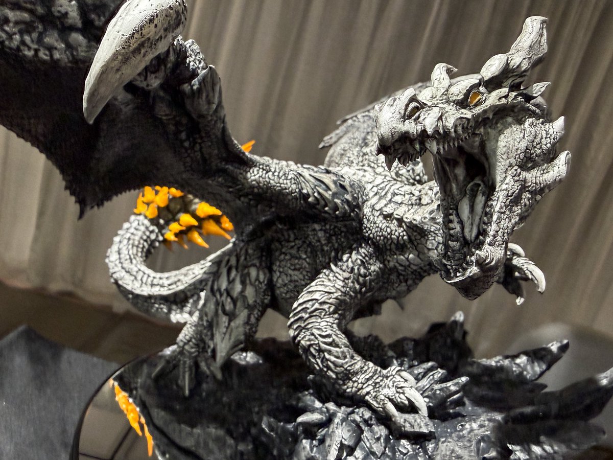 arvalis's tweet photo. You guys want to see something cool? Prototype kit currently on display at my Dragon Con table. https://t.co/JjbPPFB0W4