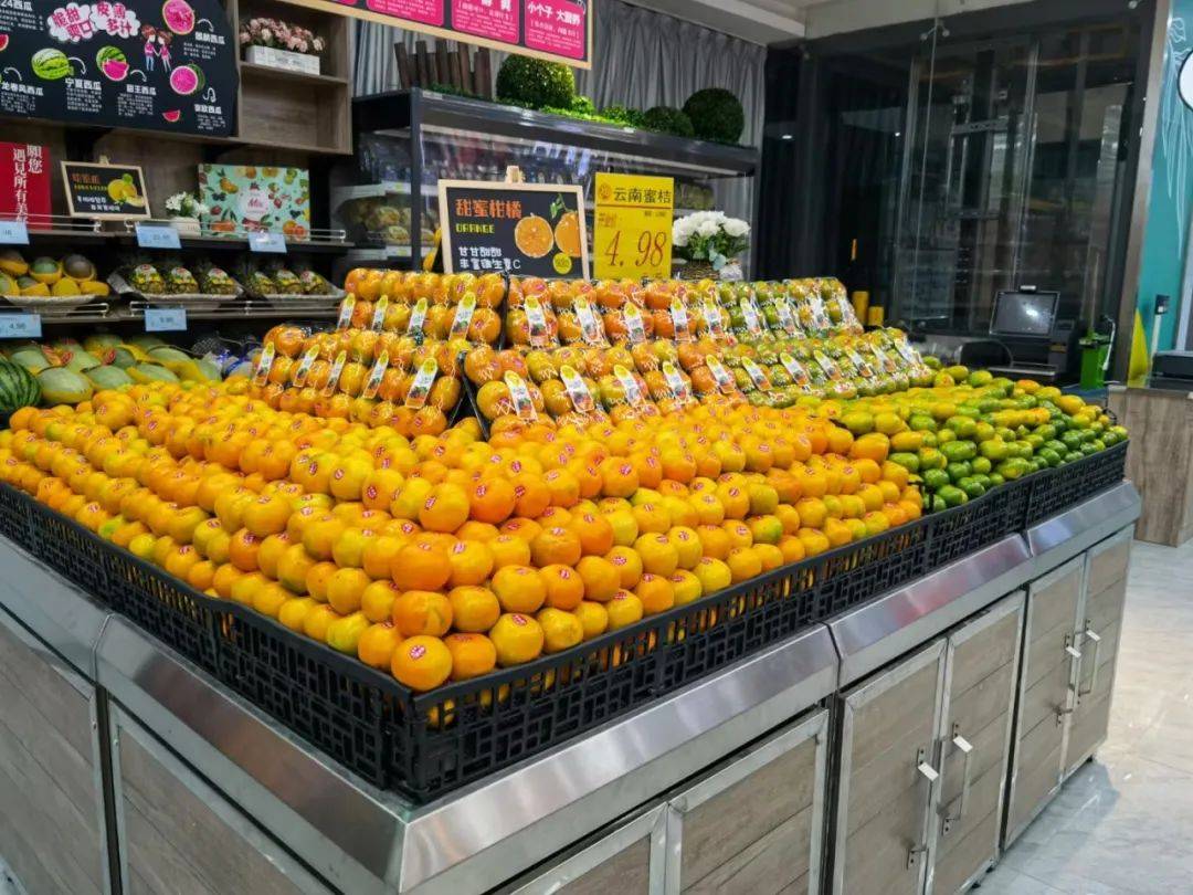 SelinKilicxxva's tweet photo. [Fresh seasonal fruits u0026 cold drinks restocked! Stop by our corner store today for quick snacks at great prices ]， https://t.co/fVcvzBbiCi