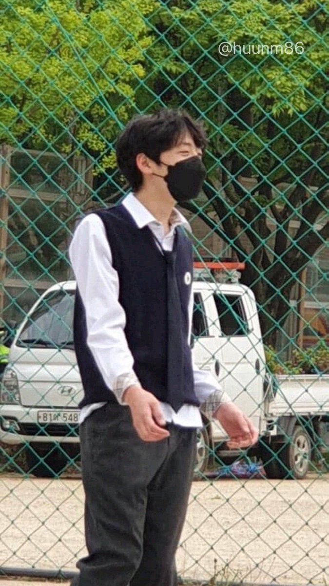 33eeez's tweet photo. @@ 내가 동년배라 아는대 저때 kf94마스크 쓰는 애들은 다 착한 애들이야 https://t.co/g8tzNfqtB4