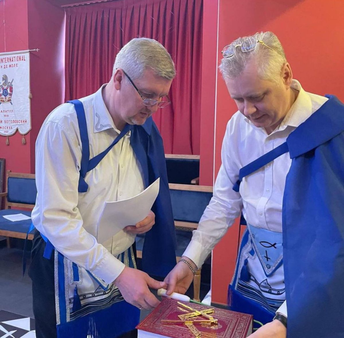 BeckBf4pt's tweet photo. A closed-door session with the Grand Master. 📐👁️ Some meetings change your perspective forever.

Drop a "👁️" in the replies if you’re ready to see behind the curtain, and make sure you're following so you don't miss what comes next.
#innerCircle
#secretsociety https://t.co/7VnxLMDnke