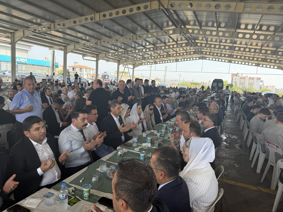 ethemtas's tweet photo. 📍 Serik

Antalya Milletvekilimiz Sayın Kemal Çelik’in vefat eden kıymetli ağabeyi için okutulan Mevlid-i Şerif programına katıldık.

Merhuma Allah’tan rahmet; başta Sayın Kemal Çelik olmak üzere ailesine, yakınlarına ve tüm sevenlerine sabır ve başsağlığı diliyorum.

Mekânı cennet, makamı âli olsun.