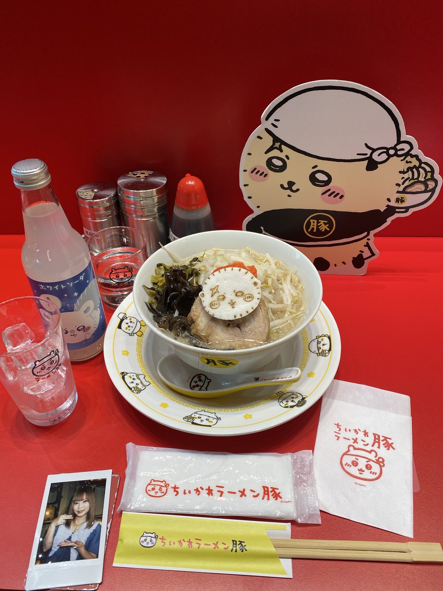 lawson_lks's tweet photo. ちいかわラーメン豚
ラッコ師匠🦦豚骨ラーメン🍜🥰
ニンニクましまし美味しかった
店内たくさんちいかわの飾りなのでめっちゃいい雰囲気でした
モモンガ炭酸もうっめかったぞw
 #羽咲党ラーメン部 https://t.co/Zj22MWFZVR