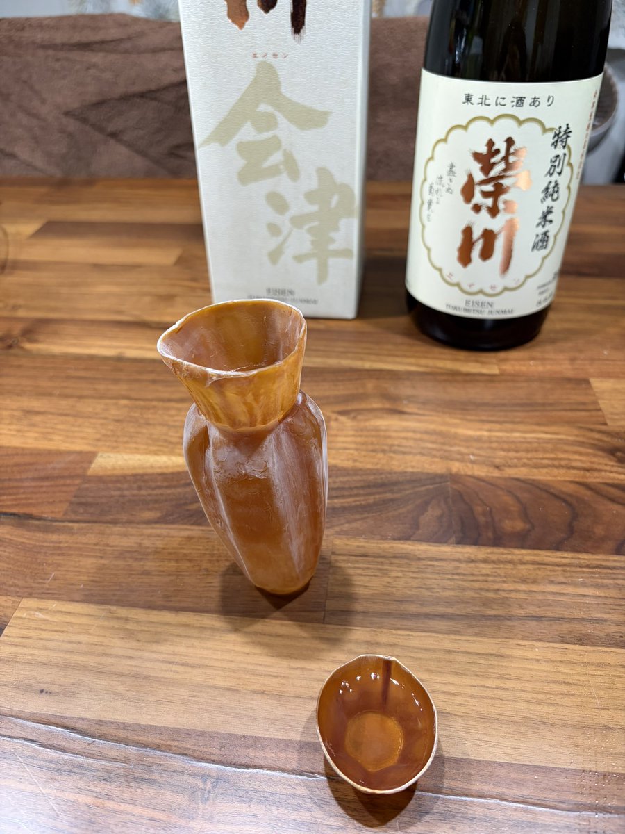 NK24125481's tweet photo. こんな時間から酒盛り

福島の祖父が大好きだった日本酒と
いか徳利 https://t.co/igDZlpyD65
