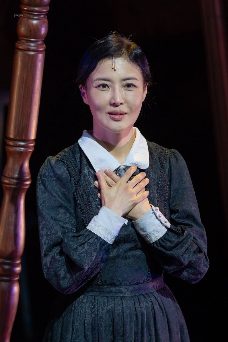 grainyplay's tweet photo. 260905 뮤지컬 블랙메리포핀스
마지막 공연 무대인사

메리 슈미트 | #안유진 https://t.co/9CzmY2NMxh