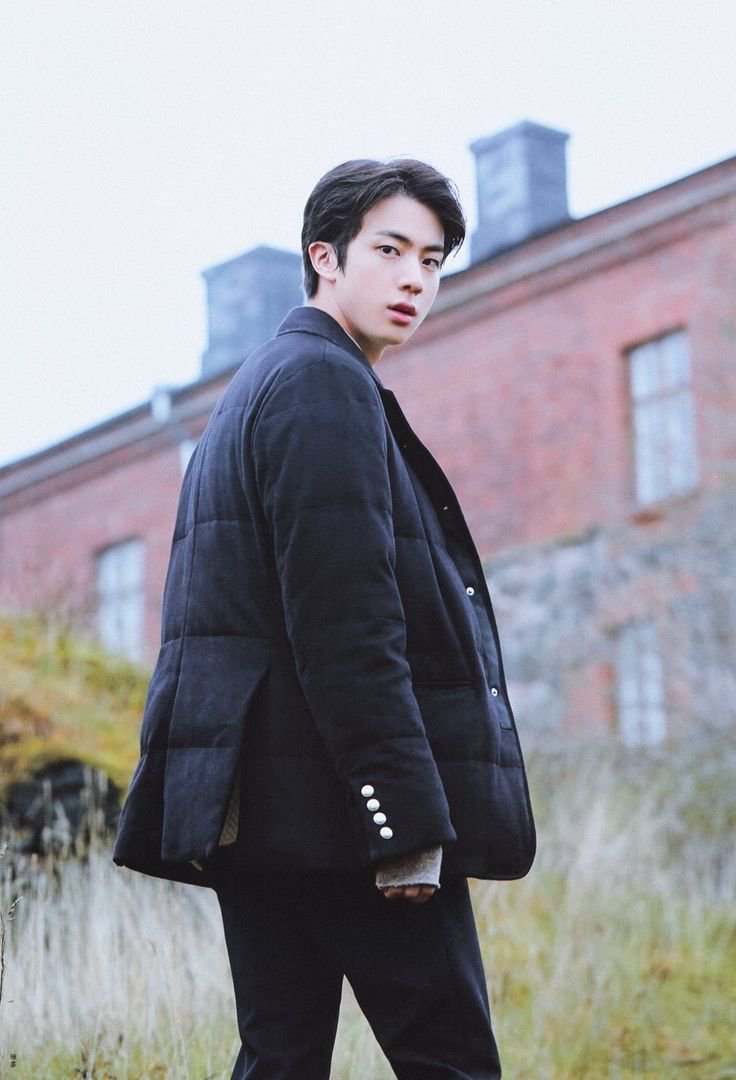 FariaRahma90180's tweet photo. Jin looking like a main character in a winter K-drama.🍂 https://t.co/bXsrdmrDre