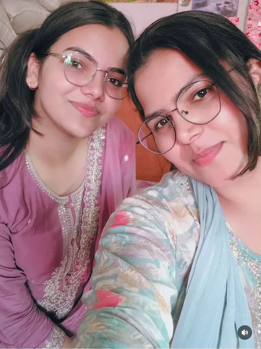 Noor1232_'s tweet photo. Me and my sister https://t.co/aZt26zpZmH