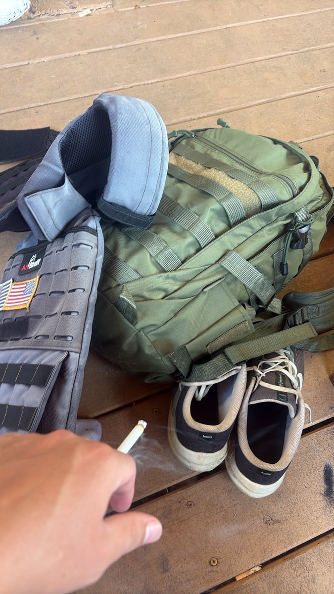 jonnyvonbraun's tweet photo. 10 mile march completed. Let’s get the beers flowing https://t.co/jJ1ssUnpWt
