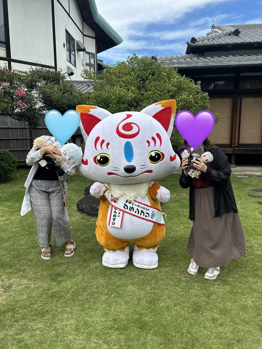 hakuto0914's tweet photo. これはこんちゃんと写真撮ってはしゃいでる人たちwwwwww頼めばでじたろうさんとOK間さんもさっとポーズ決めて写ってくれるのプロすぎてワロタ https://t.co/HiLxvuckPI