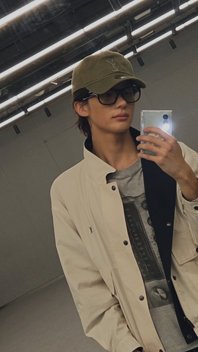 my03lee's tweet photo. hot men wear glasses<3 https://t.co/llx4r0u1gs