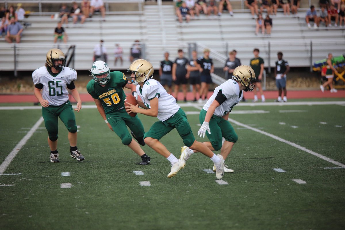 BeckyMillmeyer's tweet photo. @icwestfb https://t.co/sDMlMJ31UF freshman photos https://t.co/Hsbsjv7axK