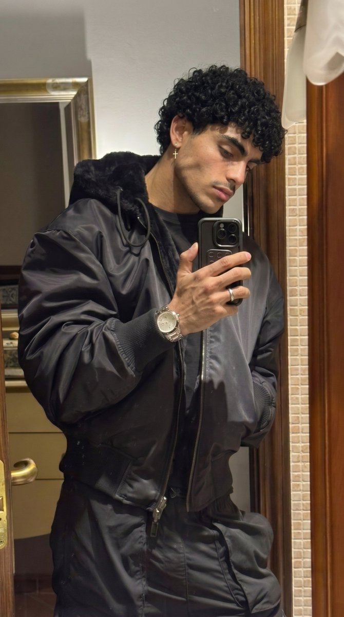 FindomMast76325's tweet photo. Night out… anyone feeling weak enough to pay for my drinks? 😈🤑

#findom #cashmaster https://t.co/qyh2FhudGb