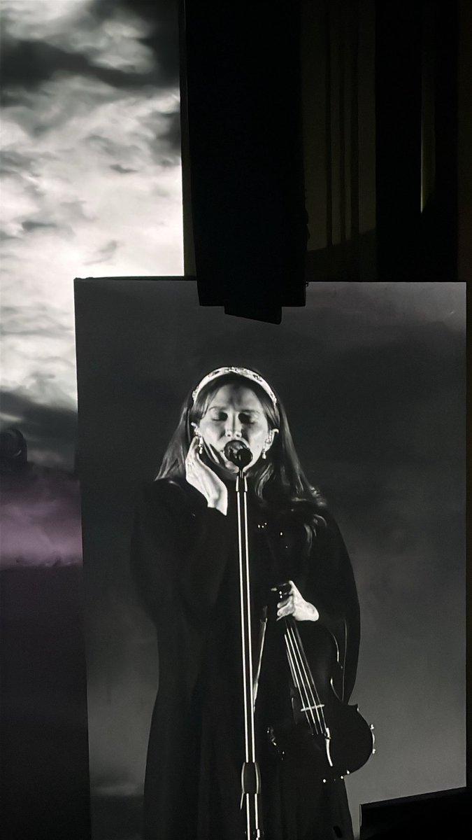 IRal___'s tweet photo. I can't describe my feelings with words 
The most magical night ever ✨ https://t.co/4H33tYpLeO