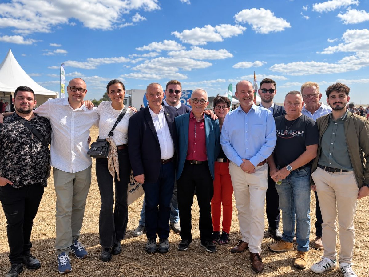 Mathias_Hrlv's tweet photo. Festival de la terre de Flamanville 🇲🇫

Présent aujourd’hui au Festival de la Terre de Flamanville, aux côtés de nos députés @PatriceMartinRN et @LeBourgeois7610 , de notre candidat Léon Levasseur et de militants du RN et de l’UDR.

Un très bel événement ! https://t.co/kZw3yo7iva