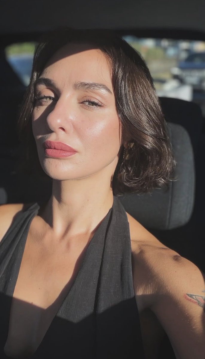 lowkeyjumana's tweet photo. I CANT with this beauty anymore , But it’s birce akalay so she’s always a stunnner ✋🏻💞💞💞 https://t.co/yQZ1m7O7AM