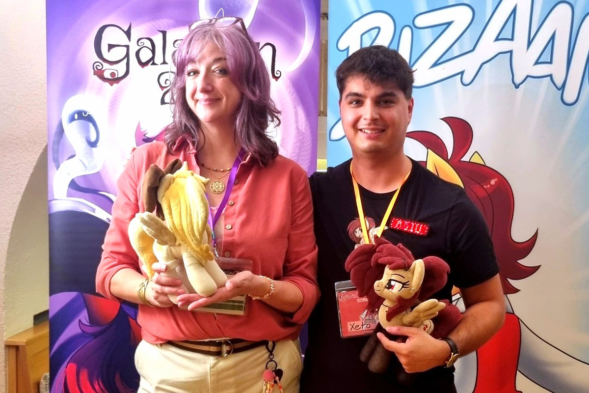 xeto_de's tweet photo. Never thought to get this chance someday.
Autograph and photo with @Fyre_flye (Lauren Faust) at GalaCon✨️
#XTGC26 https://t.co/go1MaV6Sct