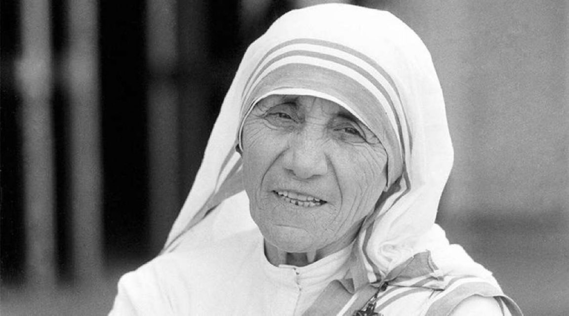 UniCatolicos_es's tweet photo. «Difunde el amor donde quiera que vayas. No dejes que nadie se aleje de ti sin ser un poco más feliz».

Hoy 5 de septiembre celebramos la festividad de Santa Teresa de Calcuta. https://t.co/dC9Wn2Oetw