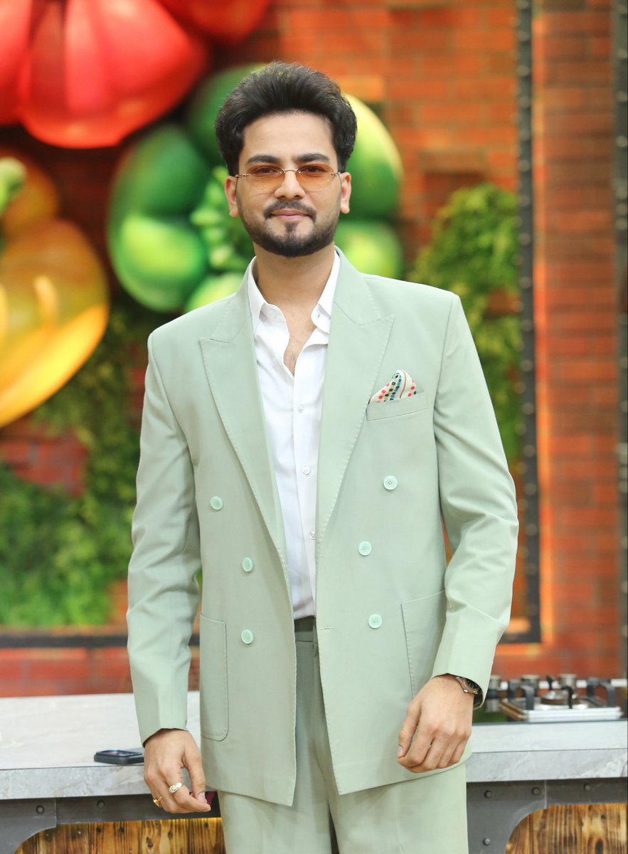 Rudraaaa10's tweet photo. VOTE FOR TEAM ELVISH IN PG

Yeh kab start hua. https://t.co/18FDHRrDgY