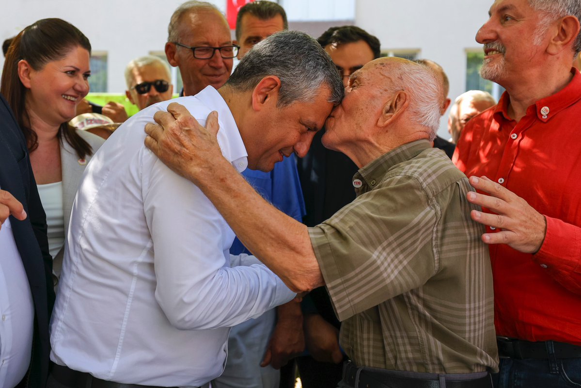 eczozgurozel's tweet photo. Ak Parti’nin eskimiş, kibirli, kara düzeni Türkiye’ye iyi gelmedi.

Milletin YENİ düzeni herkese iyi gelecek.

📍 Edirne | 📍Kırklareli https://t.co/SdzY1zhB8F