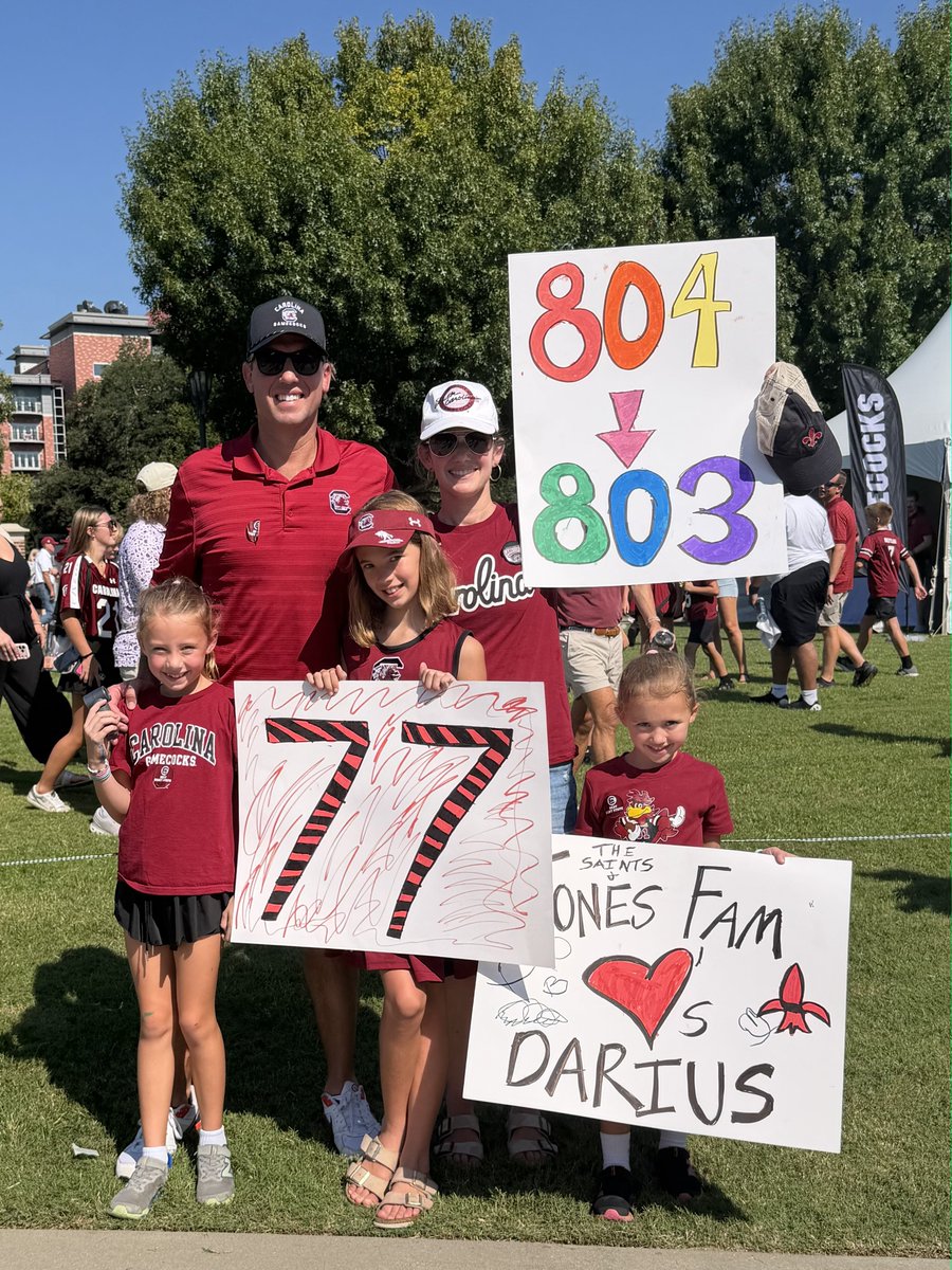 STCVAAthletics's tweet photo. Alumni
Coach Hamill Jones @HamillJones and his family supporting Darius Gray '26 before his debut for South Carolina at 1245 pm today. Go Darius!
#StCVAFB https://t.co/8ULYex6m7s