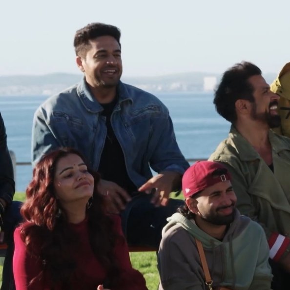 naz_maan2022's tweet photo. GK: Ladki ek spider ke sath aapki

🤣🤣🤣🤣🤣🤣this segment was fun

#GauravKhanna &amp; his one liners😜
#KKK15 #KhatronKeKhiladi15 https://t.co/PQFL7Q86Rz