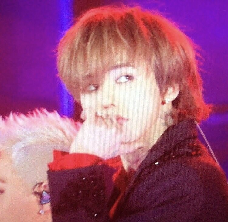 ji8ng_818's tweet photo. 지디라면 쨍한 조명 https://t.co/bpQqLaqmdQ