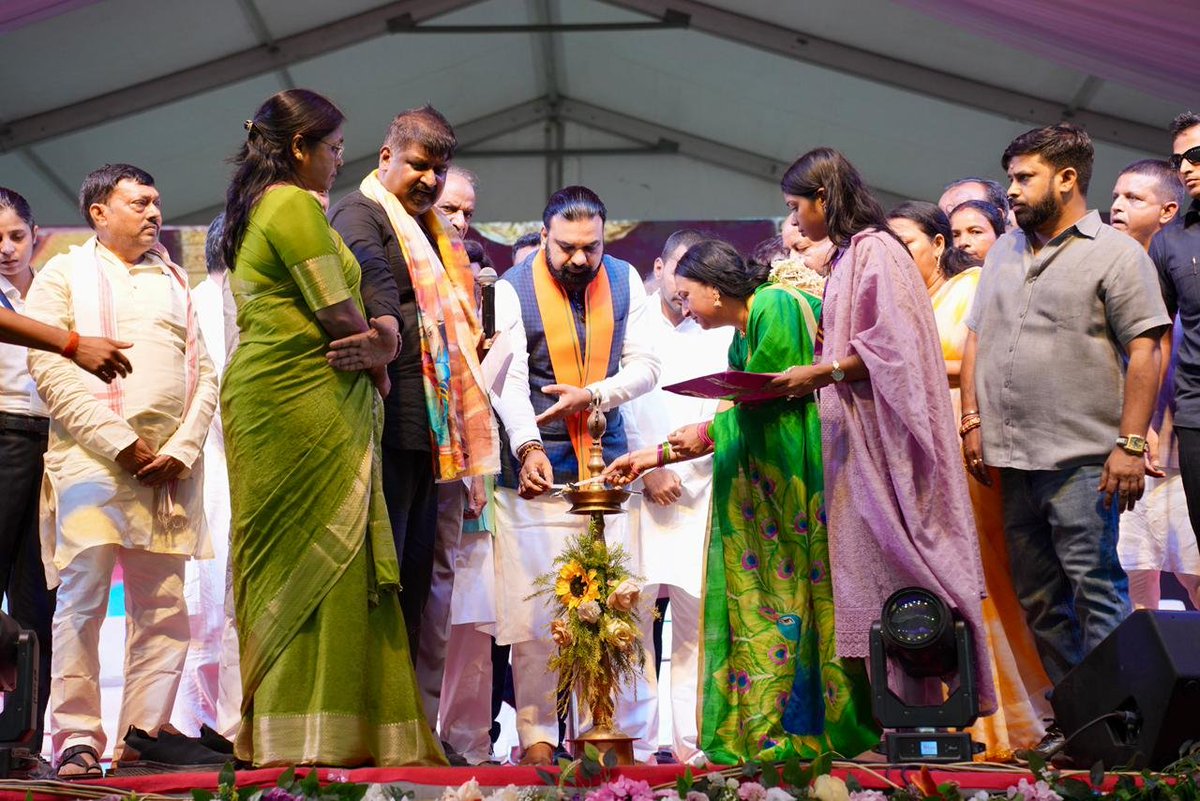 IPRDBihar's tweet photo. माननीय मुख्यमंत्री श्री सम्राट चौधरी जी ने आज पटना के गांधी मैदान में आयोजित श्रीकृष्ण महोत्सव 4.0-2026 ‘कान्हा के रंग, उत्सव के संग’ कार्यक्रम का शुभारंभ किया।

इस अवसर पर माननीय मुख्यमंत्री जी ने कहा कि मरीन ड्राइव के समीप तीन बड़े मैदान तैयार किए जाएंगे। इनमें से एक मैदान का नाम ‘रामलीला मैदान’ रखा जाएगा। मार्च 2027 तक दशहरा कमेटी ट्रस्ट को मरीन ड्राइव के पास मैदान उपलब्ध करा दिया जाएगा।

@samrat4bjp