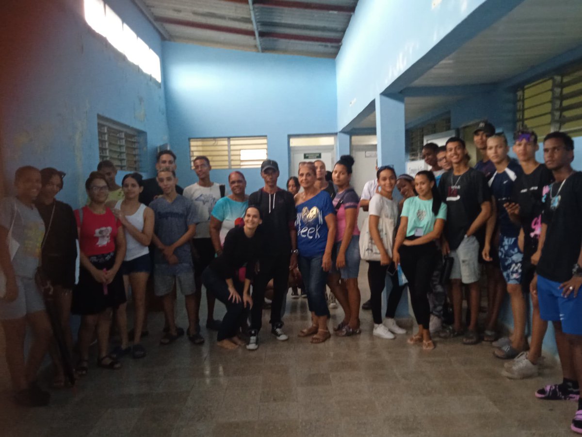 FEU_FCMBaracoa's tweet photo. ¡Hoy el Docente del Turey brilló! Estudiantes y profesores nos unimos en una jornada de limpieza llena de entrega y orgullo.

Actividad parte de la Red Juvenil Comunitaria, eje "Tu Aporte Cuenta". Cada pequeño gesto transforma.

¡Gracias a todos! 

 #RedJuvenilComunitaria https://t.co/muC86o3s3x