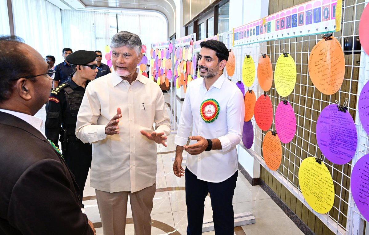 ncbn's tweet photo. ఉపాధ్యాయ దినోత్సవం సందర్భంగా 175 మంది ఉత్తమ ఉపాధ్యాయులను సత్కరించడం ఎంతో ఆనందంగా ఉంది. భవిష్యత్ ఆంధ్రప్రదేశ్‌కు బలమైన పునాది పాఠశాలల్లోనే పడాలి. ఆ మార్పునకు ఉపాధ్యాయులే మార్గదర్శకులు. సున్నితమైన పరిస్థితుల వల్ల విద్యాబోధన సవాలుగా మారిన నేపథ్యంలో మరింత బాధ్యతగా, మానవీయతతో వ్యవహరించాల్సిన అవసరం ఉంది. టెక్నాలజీ ఎంత పెరిగినా అది ఉపాధ్యాయుల స్థానాన్ని భర్తీ చేయలేదు. ఏఐ, క్వాంటం లాంటి సాంకేతిక విప్లవం నూతన ప్రపంచాన్ని ఆవిష్కరిస్తున్న వేళ దానికి అనుగుణంగా విద్యార్ధులను తీర్చిదిద్దటంలో టీచర్ల బాధ్యత మరింత పెరిగింది. సంపూర్ణ అక్షరాస్యతతో పాటు ఏపీ నెంబర్ వన్ గా నిలవాలన్న లక్ష్యానికి పునాది పాఠశాలల్లోనే పడాలి. ఉపాధ్యాయులే ఈ సంకల్పాన్ని సాకారం చేయాలి. ప్రతి పాఠశాలకూ ఓ బ్రాండ్ సృష్టించాలన్నదే నా ఆకాంక్ష.
#TeachersDay