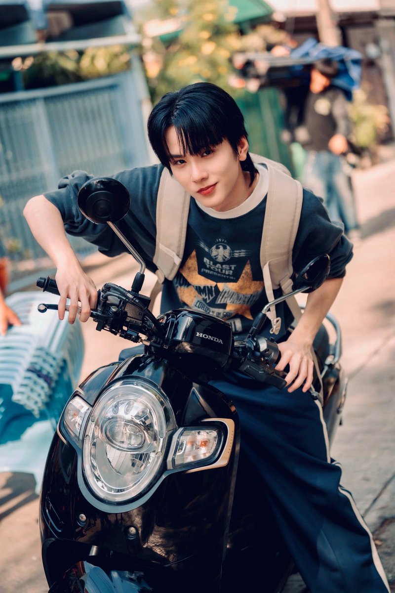 PyaePyaePhbcyh's tweet photo. ဘယ်လိုကြည့်ကြည့် ခလေးလေး

MR FANBOY CHAPTER 2

#MrFanboyEP2 https://t.co/beMLkSlWGj